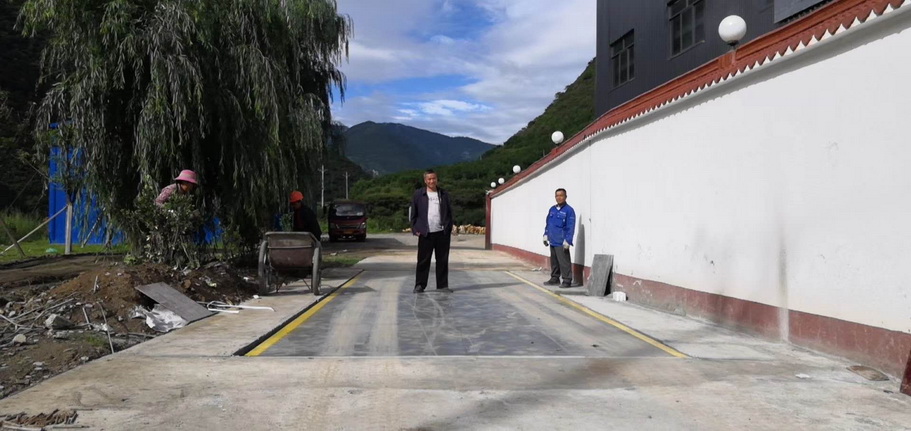 理塘3*8-80吨安装现场
